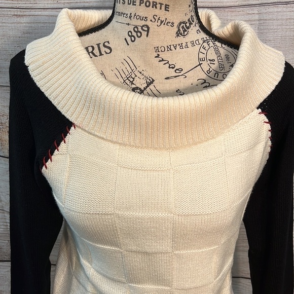 Elaris Sweater Cowl Neck Cropped Stitched Accents Size Small - Picture 2 of 8